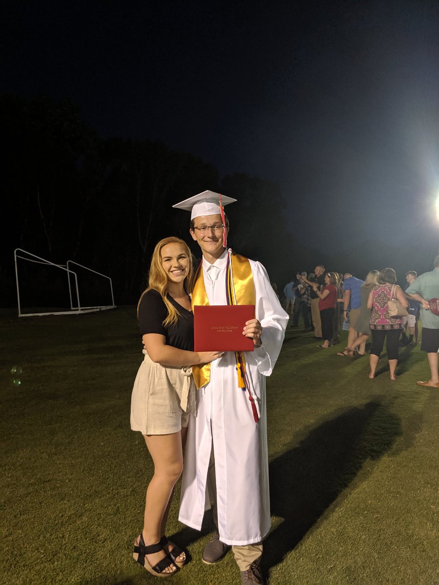 ReedBecki's tweet photo. This guy has officially graduated! #ugainthespring https://t.co/R30O9ozr2O
