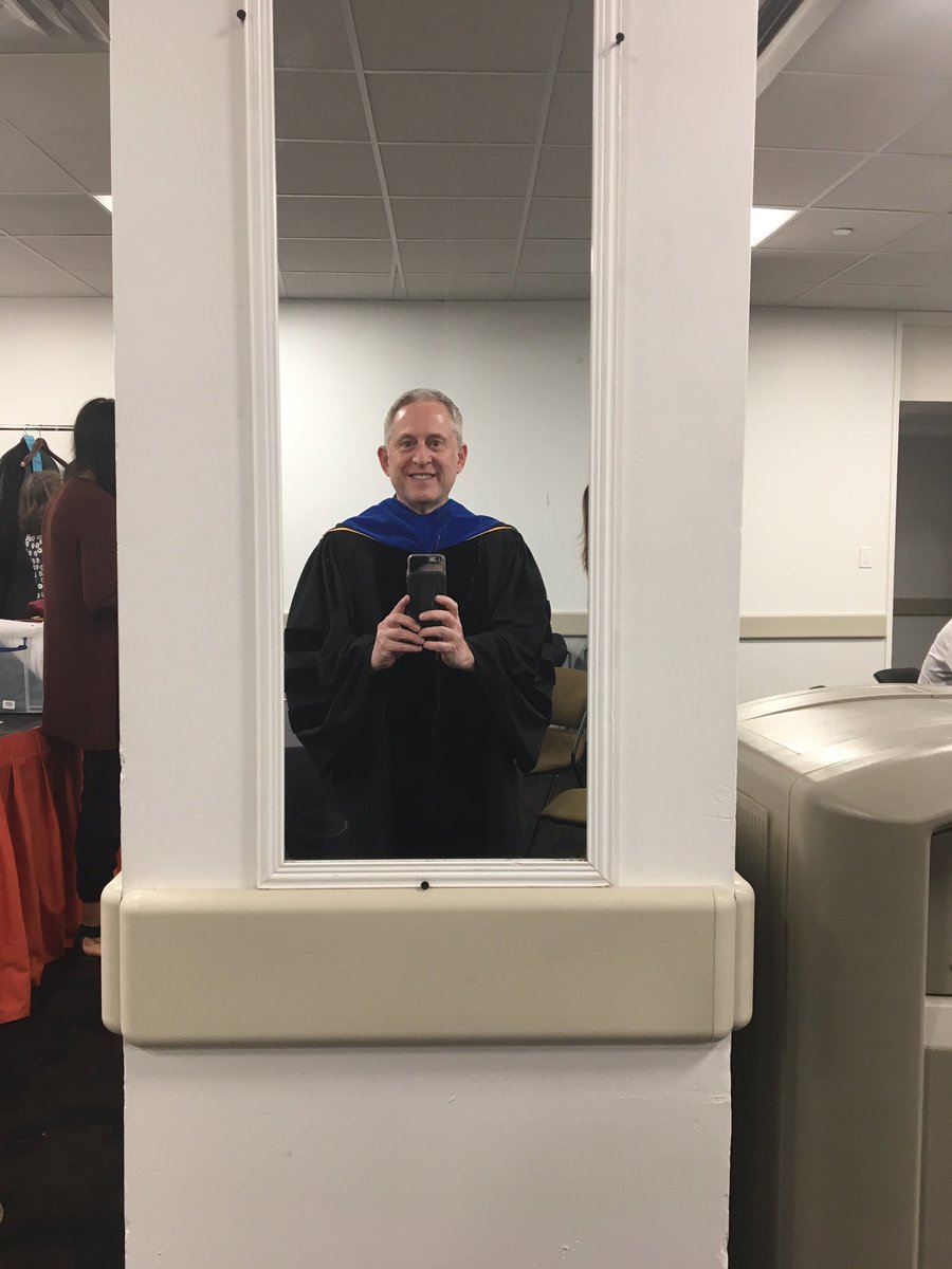 AlanStern's tweet image. Pre-game! Backstage before commencement at the University of Texas School of Natural Science! On stage in an hour than again at noon! My address: “Always Keep Exploring”!