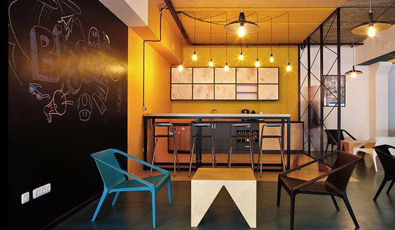 GreenCubicles's tweet photo. COLOR AT WORK makes a statement. It does not have to be bold or bright, but it should always leave an impression. It gives a workspace personality, brand aesthetic and vibrance. #coloratwork #officefurniturenow https://t.co/aCsL7h4EnP https://t.co/UPMvRj8hr1