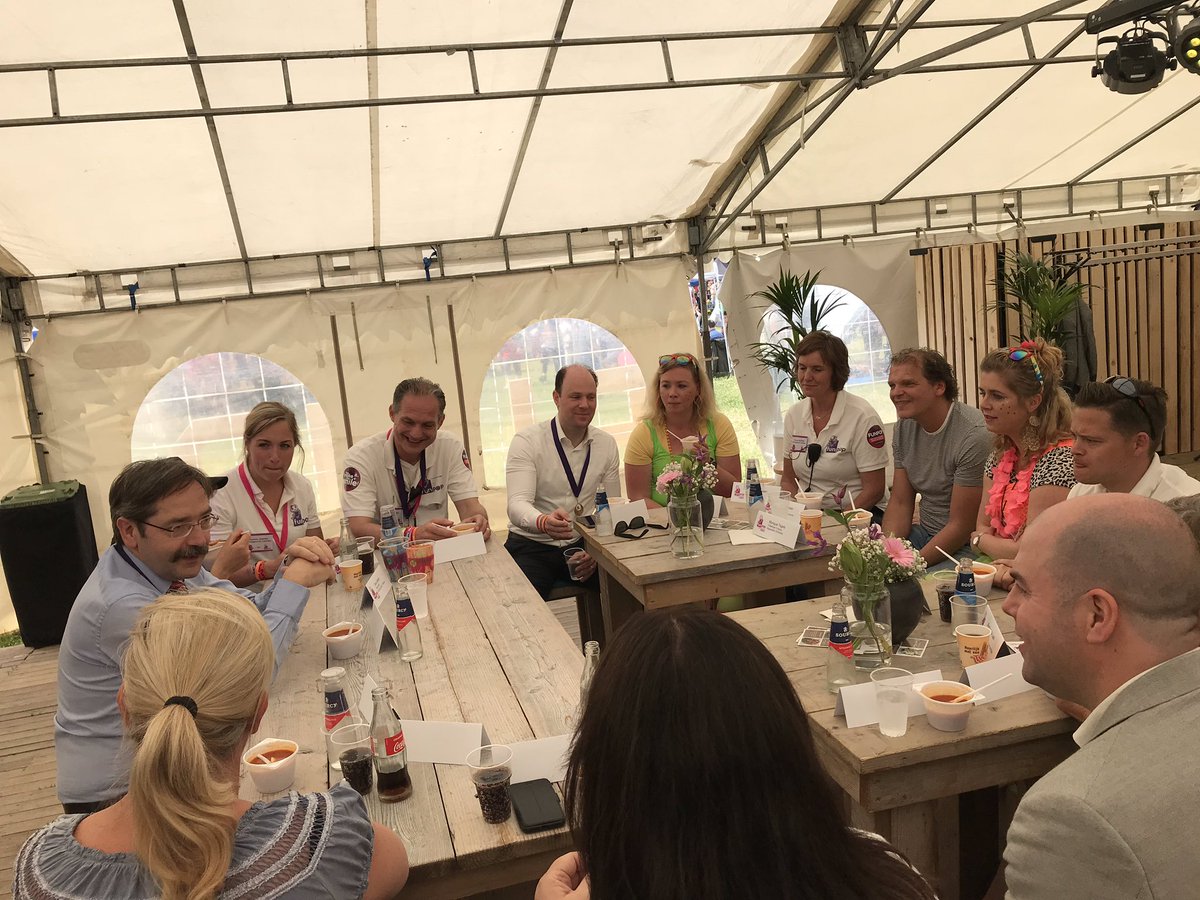 TheoBovens's tweet photo. In Horst a/d Maas, opening van @funpop_nl het leukste festival van Nederland, samen met Bm Ryan Palmen. Ontmoeting met bezoekers en vrijwilligers. @limburg #funpop #aanhetwerk https://t.co/d0mazCJyLQ