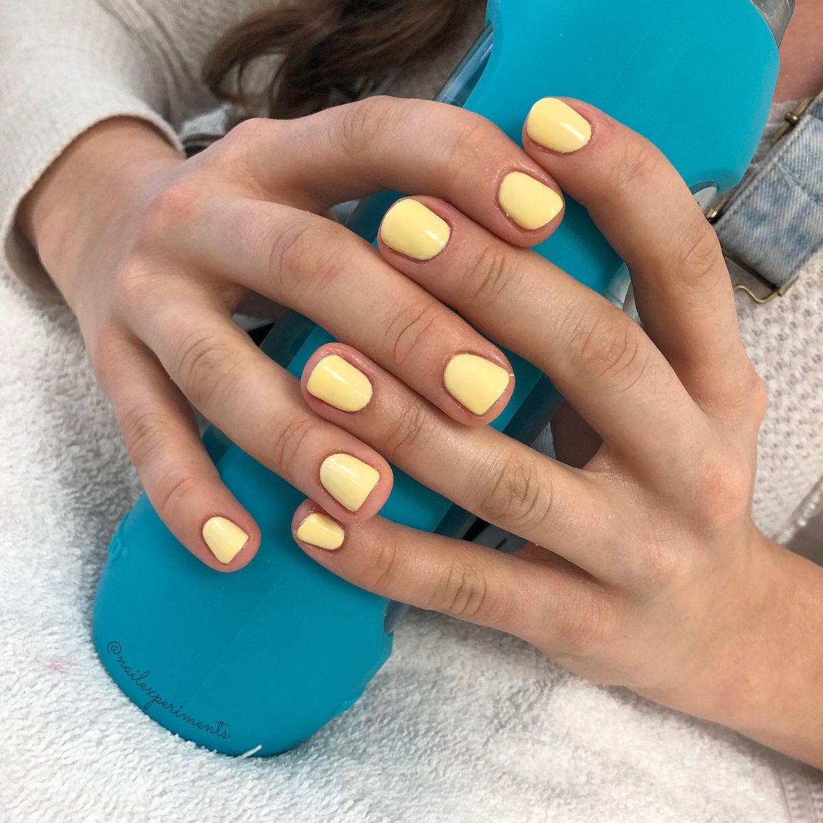 NailExperiments's tweet photo. ☀️💐Celebrate the spring season with fun pops of colours on your nails!

@CNDWorld Sun Bleached &amp; Creekside https://t.co/rP5Tjg89hu