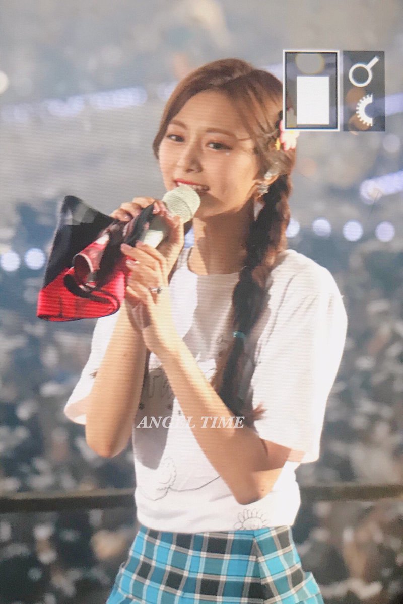 tzuyuusas2's tweet photo. 190525 TWICE LIGHTS Preview🌼💕
#TZUYU #쯔위 #TWICE  #트와이스 https://t.co/49YKNZgxKs