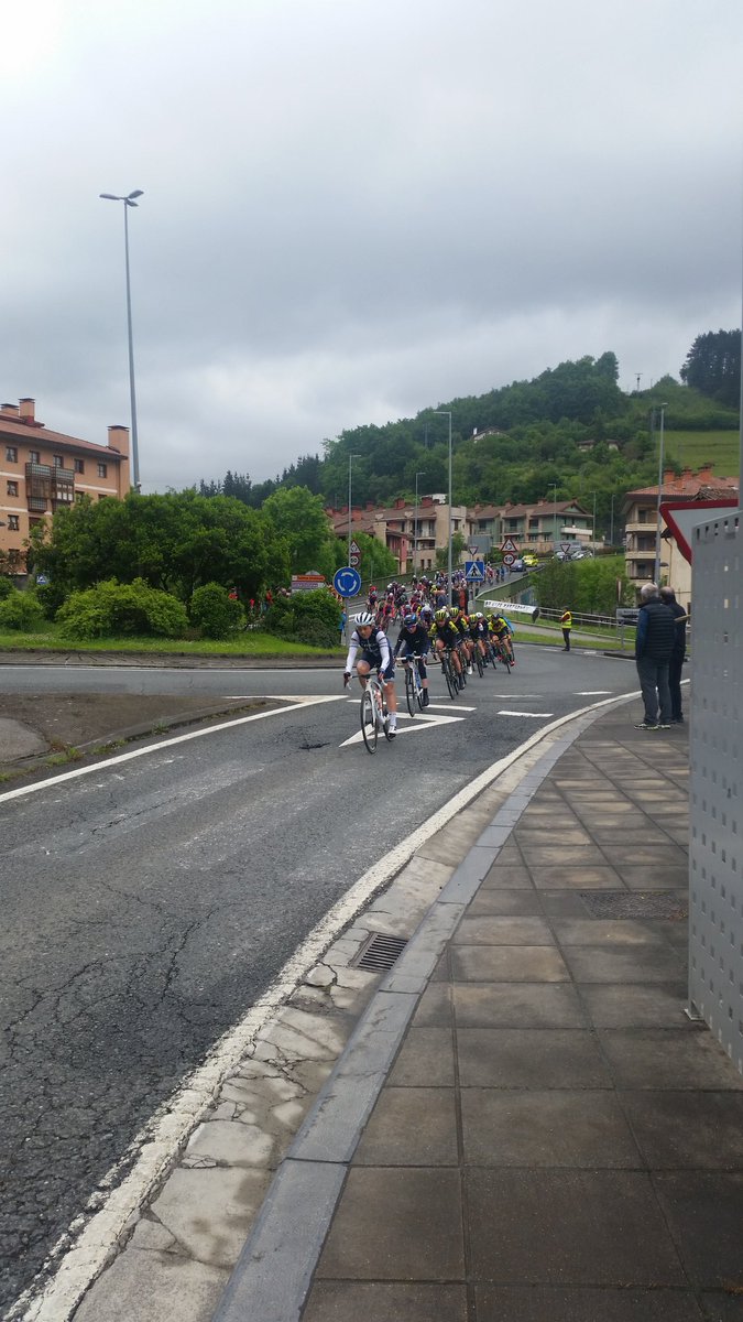 Calibix's tweet photo. .@Calibix #EmakumeenBira Oñatin !!!!
La #EmakumeenBira a su primer paso por Oñati!!!!.
👏👏👏
Aupa @BizkaiaDurango https://t.co/ZO9uj4C3aN