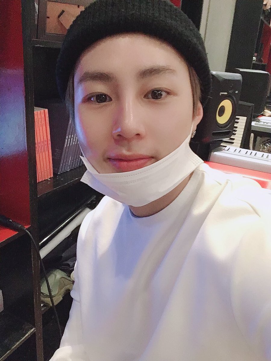 gooreumseng's tweet photo. 뭐해~~~~~~~~얍
#하늘 #하성운 https://t.co/w4Tv4q4Ba1
