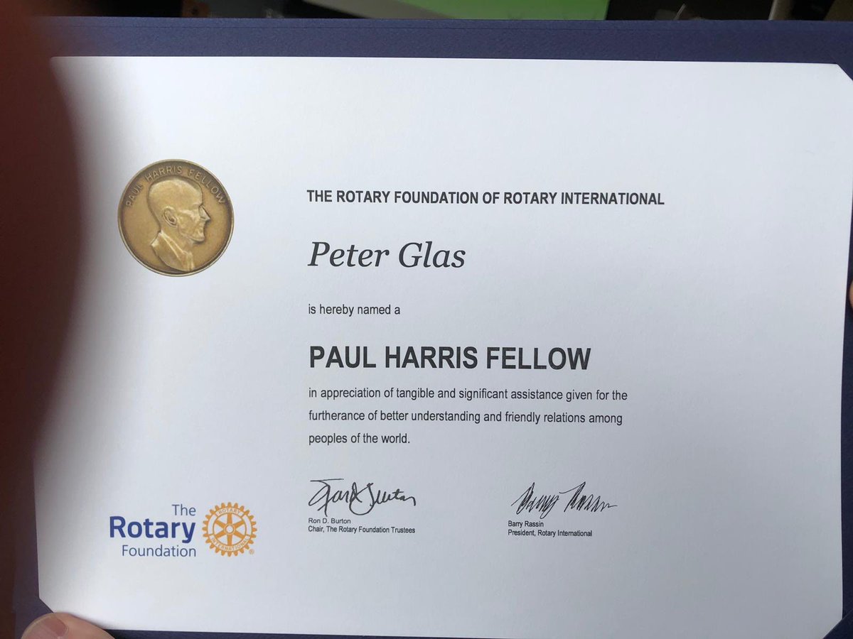 Deltacommisaris <a href="/PeterGlas/">Peter Glas</a> werd zojuist benoemd tot #PaulHarrisFellow bij de water-districtsconferentie @HAShogeschool ‘s-Hertogenbosch. #RotaryVoorWater #trots (met gouverneur <a href="/JeroenCollette/">Jeroen Collette</a>)