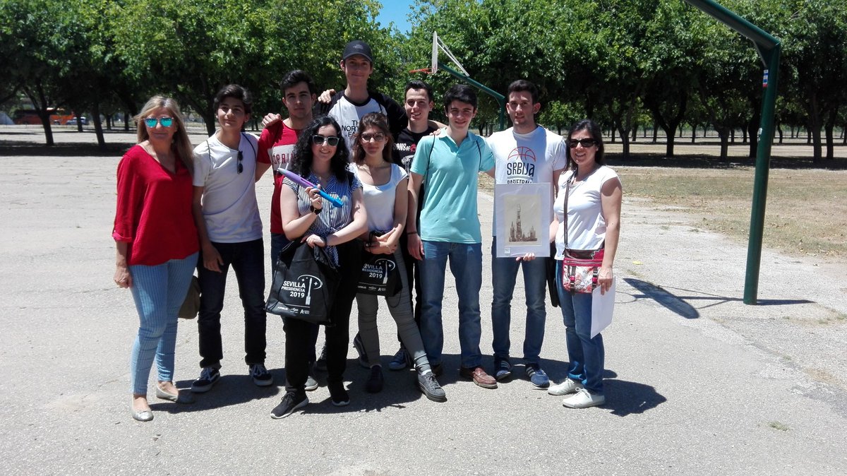 Primer y tercer premio para mi alumnado de primero de bachillerato de Tecnología Industrial en el taller de cohetes de <a href="/EUROAVIASevilla/">EUROAVIA Sevilla</a>, compitiendo con equipos de Ing. Aeroespacial, dentro de los eventos de Sevilla ciudad Ariane <a href="/IESFdH/">I.E.S. Fernando de Herrera</a> @SevillaAriane <a href="/cogitise/">COGITISE</a> #sialatecnologia