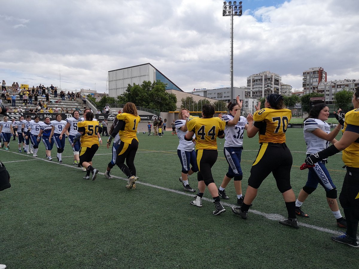 FEFA_Spain's tweet photo. Final final final. @vlcFIREBATS se proclama campeón de la LNFA FEMENINA.
@barberarookies 6 🆚 12 @vlcFIREBATS
⏱️Final
En directo @LaLigaSports
📺https://t.co/i1JX4jbtBB
#EnjoyFútbolAmericano🏈 #LNFAFemenina #WomanSpanishBowl https://t.co/UTgcf6vtT1