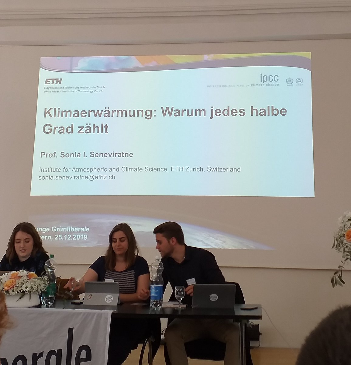 "Jedes halbe Grad zählt" - Inputreferat von <a href="/SISeneviratne/">Prof Sonia I. Seneviratne</a> an der #mvjglpch <a href="/jglpZH/">Junge glp Zürich</a> <a href="/jglpCH/">Junge Grünliberale</a>
