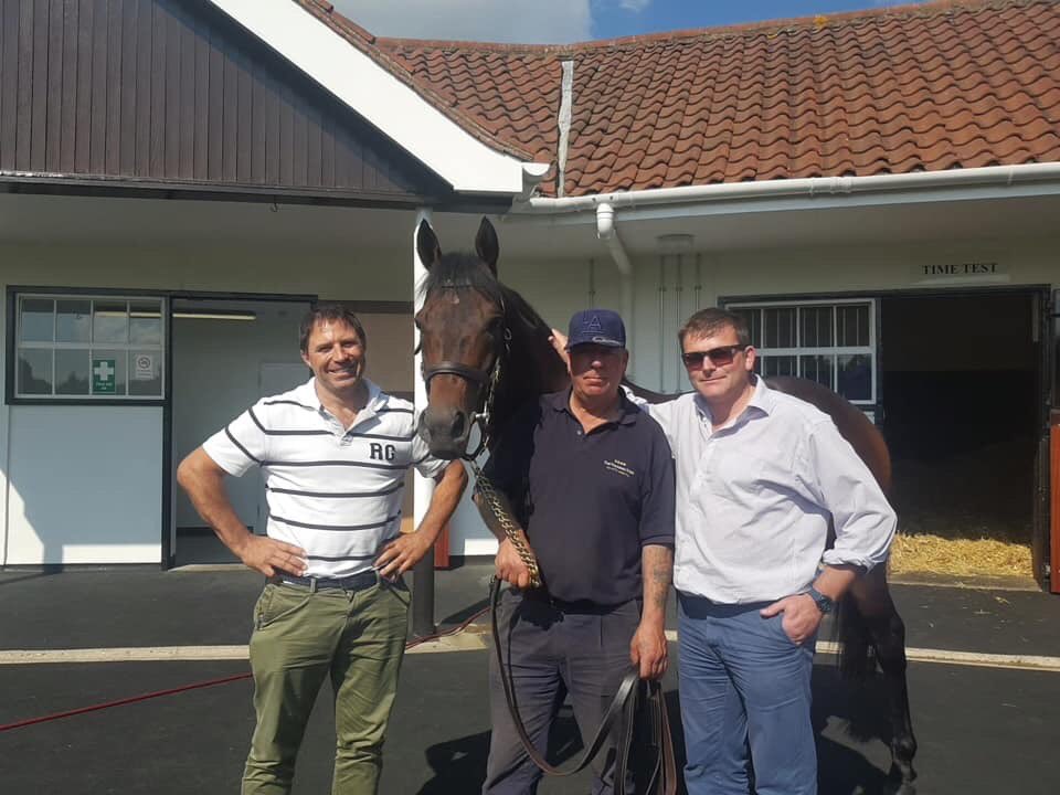 NatStudStallion's tweet photo. It was brilliant to have @littleavondale over to visit Time Test before he returns for the SH season! Sam certainly seemed impressed with his fist foals on the ground here! #timetest #lastud https://t.co/rZyV6XEPvv