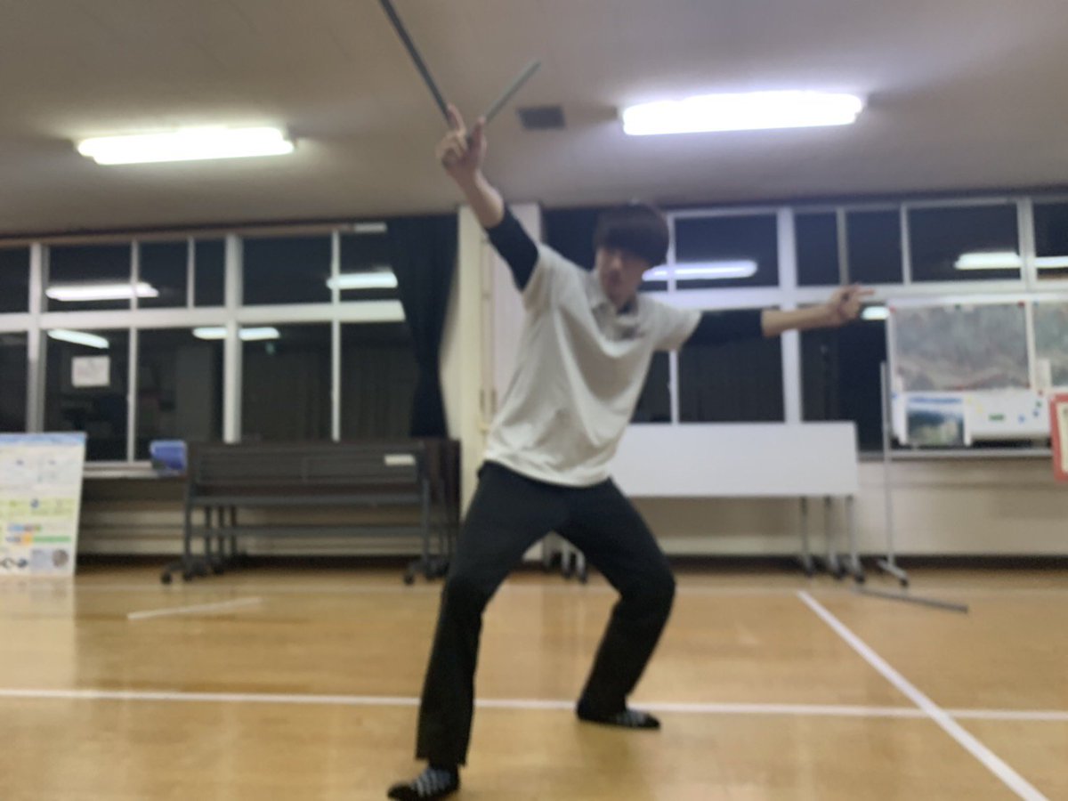 agusinnoo's tweet photo. こんばんは(^^)阿宮神です！

今晩も練習日でした！

先日の練習と引き続き、『五行』を練習したり、
7月に行われる公演に向けて『山の神』の練習もしました🔥

あっ！写真がボヤけてますね。。。笑

撮影者の手元なのか…
��手が恥ずかしがり屋で
狙ってしたのか…笑

#阿宮神能
#五行
#山の神 https://t.co/jh9YzIiK8r