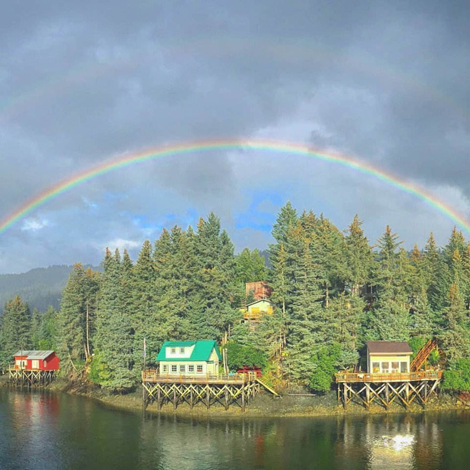 HolidayRoot's tweet image. An iconic #VacationHomeRental built on the historic old board walk. The #VacationCottage is a 4 Bedroom and Sleeps 9. 
#HolidayRoot #Alaska #Kenaipeninsula #Seldovia  #Vacationmode #VacationTime #Holiday #Stay #BookNow #Travel 

Inquire Today &amp;amp; Book! ☺
holidayroot.com/accommodation/…