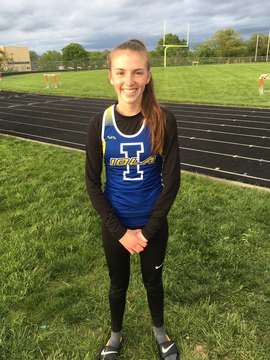 jstuckey22's tweet photo. This girls just finished 13th in the 3200 at State Finals...
#GoRach
#ProudUncle https://t.co/ciT7e81QYX
