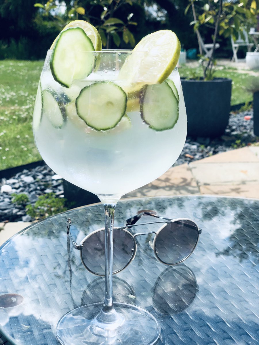 #SalesforceLondonWorldTour and chill! <a href="/hydey/">Hydey</a>  @ValidityEMEA  Still grinning. Thursdays will never be the same again 😊