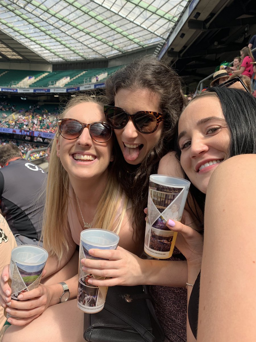 CharlotteLegge's tweet photo. Gets these losers on the tv so they stop complaining #Rugby7s 🏉🏉🏉 https://t.co/H4b7SBOS5N