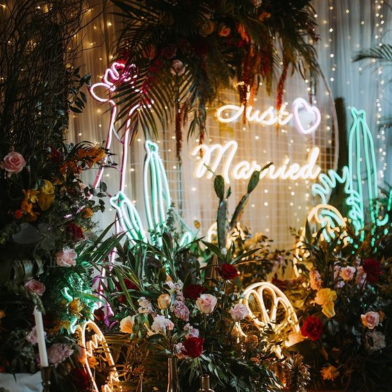 CountyWeddings's tweet photo. Have you seen our #Neon #Pinterest board yet? If you're thinking of infusing your day with some #neonfun, head to https://t.co/0t7Ck2HdbC for more inspiration! #neonsign #neonwedding #neonlight #personalisedneon #weddingdecor #weddinglighting https://t.co/Cjya2iEcyq