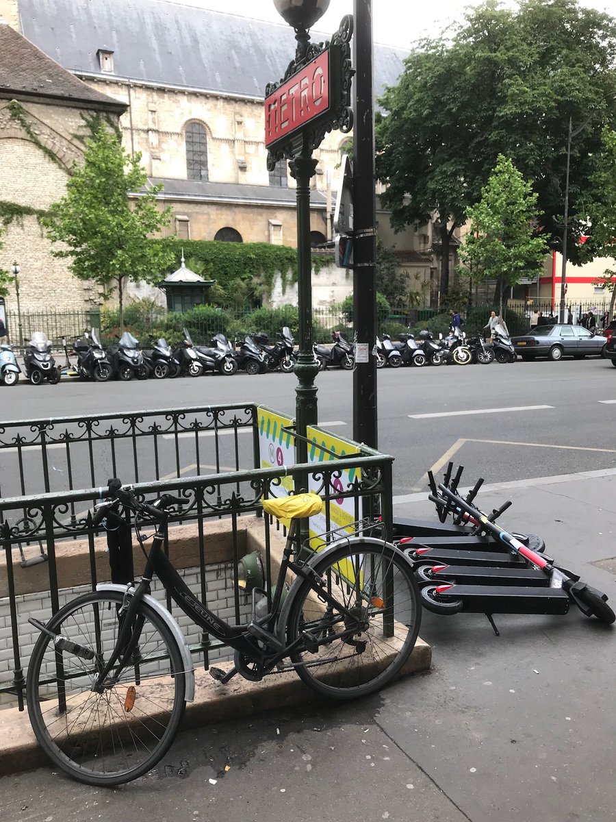 MaartenMatienko's tweet photo. Ben mijn studiereis naar #Nantes aan het voorbereiden. Zeer verregaande ambities inzake modelshift (fiets van 3% naar 15%) en vooral een duidelijke regierol voor overheid. Belangrijk want stadsmobiliteit lijkt soms een rommeltje, zie decor van e-steps Parijs https://t.co/3I3JFEB5ID