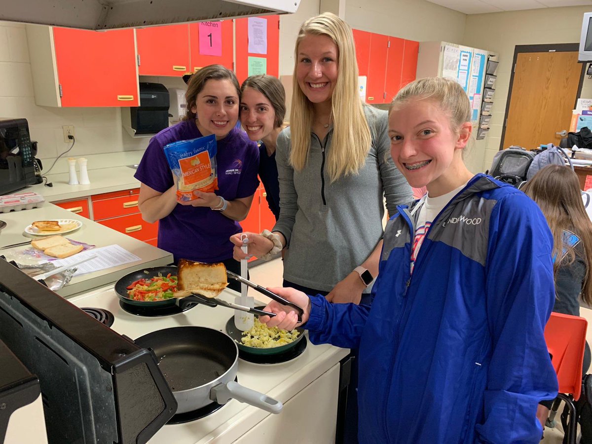 UHS Spanish & Ms. Knott’s Homeroom tweet media