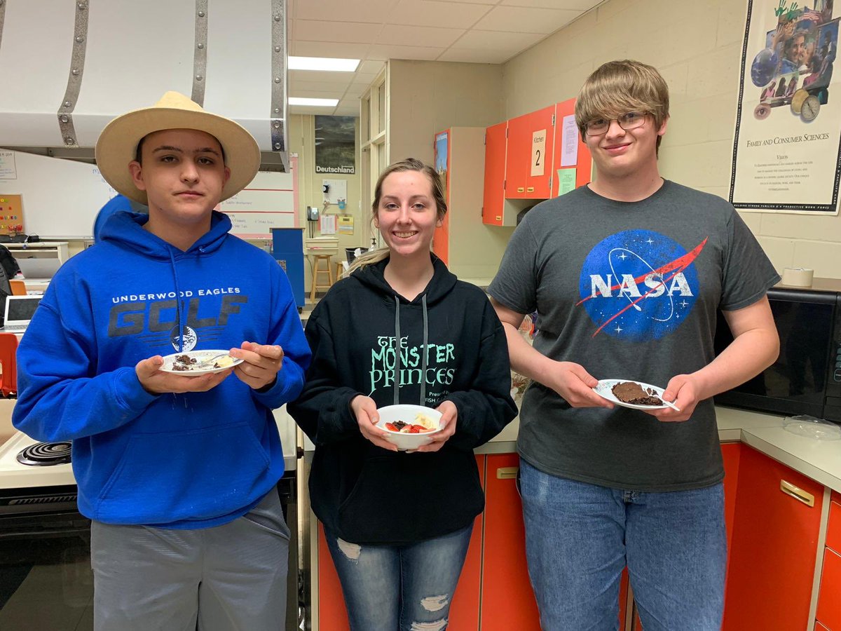 UHS Spanish & Ms. Knott’s Homeroom tweet media