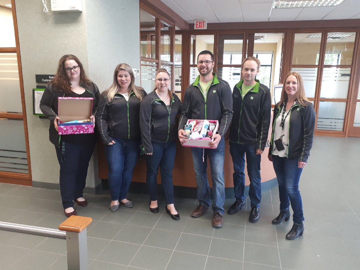 #WIL #shoeboxproject #LanarkCountyIntervalHouse <a href="/AmandaO_TD/">Amanda O'Sullivan</a> <a href="/Nathalie_TD/">Nathalie Weiner</a> @kristin_dafoe <a href="/younger_16/">Rob Young</a> <a href="/CarrieLeith/">Carrie Leith</a> <a href="/M_Cybulskie/">Michelle Cybulskie</a> <a href="/Astolzy/">alison stolz</a> <a href="/shoeboxcanada/">The Shoebox Project</a>