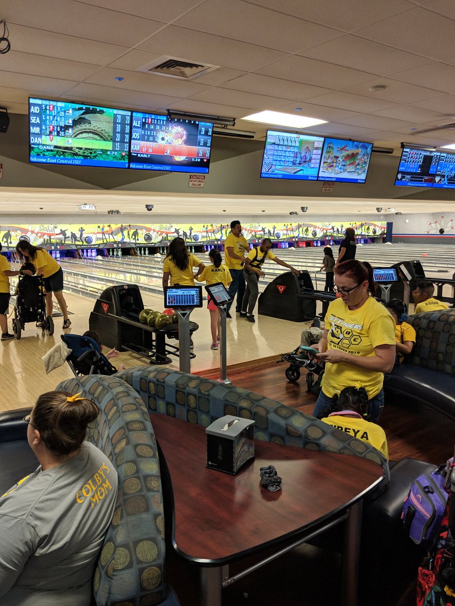 EcSpecial's tweet photo. @OakCrestStinger came to play today...they showed us all how it's done,straight down the lane https://t.co/uUm5mU6jIB