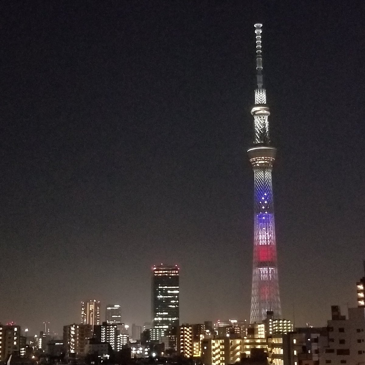 seven_rapid's tweet photo. トランプ大統領来日記念ライティング

#東京スカイツリー 
#東京
#スカイツリー
#墨田区
#特別ライティング
#星条旗
#トランプ大統領
#来日記念 ？
#tokyoskytree 
#speciallighting 
#tokyo
#sumidaku 
#donuldtrump 
#coming
#japan https://t.co/jUHQKN0kWv