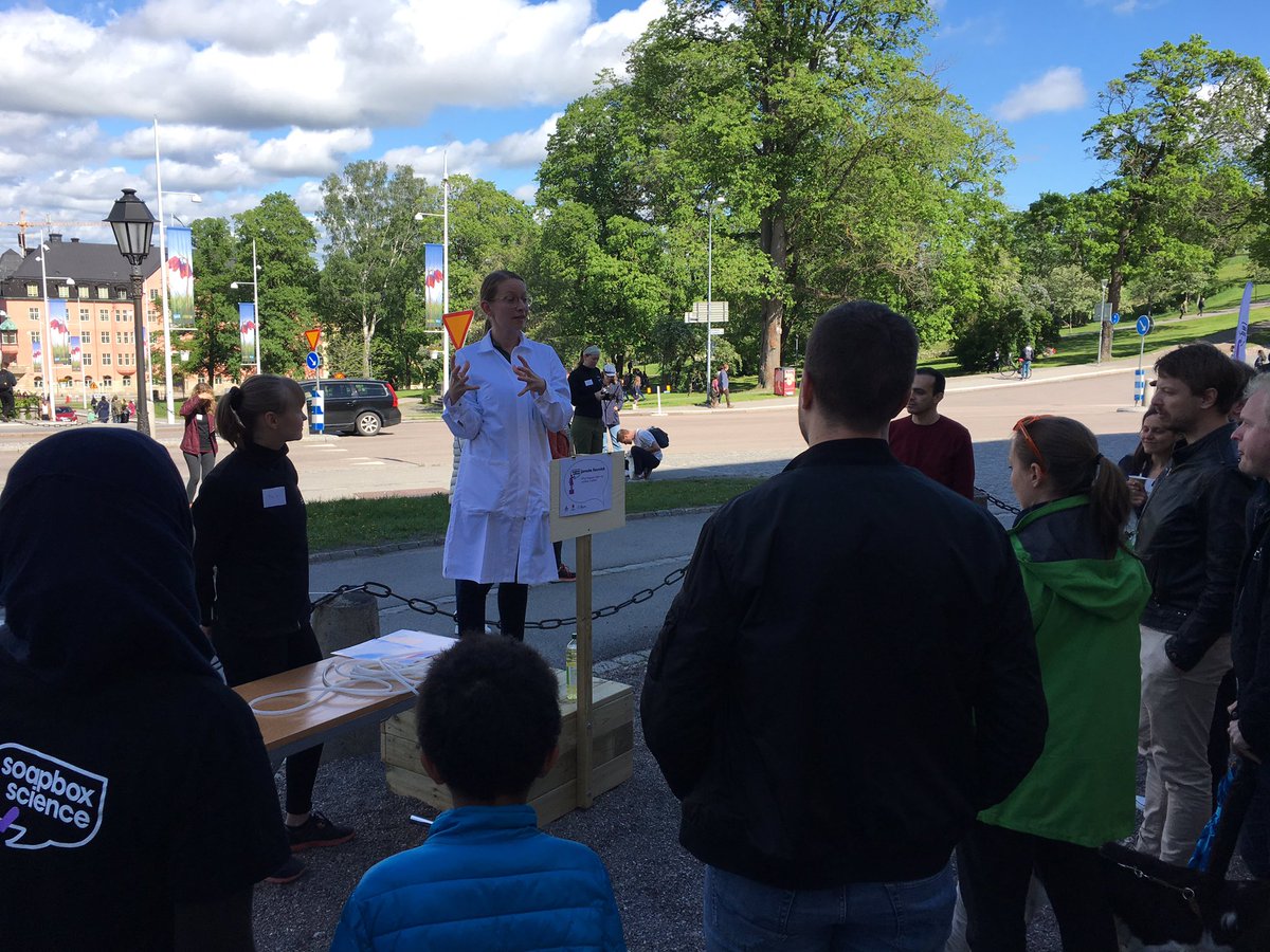 SoapboxUppsala's tweet photo. The second round of speakers have started @SoapboxUppsala come and learn about algae, virus, how to find new medicines in ancient animals and what happens to drugs once ingested 🦠💊🧪🧽🐙 https://t.co/e3XcygjgLV