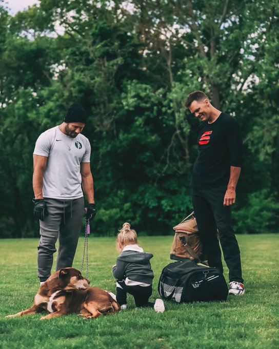 Watch Tom Brady's leaked NSFW photo on TwXstars