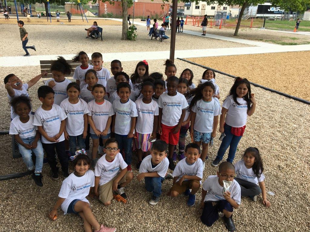 EcSpecial's tweet photo. @PVpridetweets loved the chance to get out and play with #YoungAthletes program from @SOTexas. @ECISDtweets @NeenahECISD https://t.co/kjscoLdAM6