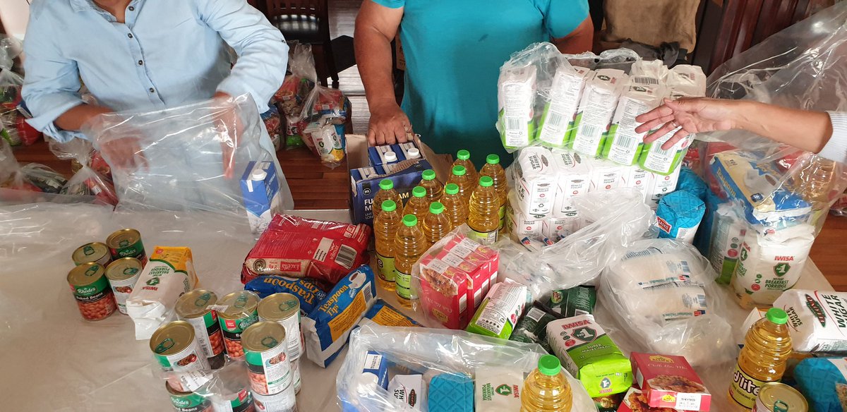 journeyofenrich's tweet photo. Busy bees getting through the packing like pros!
#foodparceldrive
#journeyofenrichment
#seaofparcels
#giftifhope
#workingwithheart
#capetown
#round2
#africaday
#volunteers https://t.co/tuRmcOOtt3
