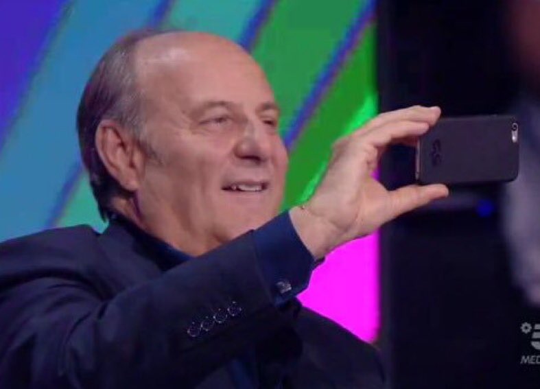 trash_italiano's tweet photo. Io che aspetto Pamela a #Verissimo. https://t.co/qQ42LK1McN