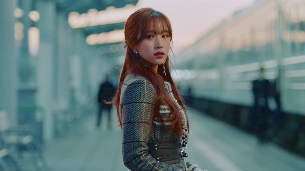 MinariChaeng8's tweet photo. #Michaeng AU 
Part two. 

Time has passed yet you're just as lovely as the first time I saw you. You smiled at me softly but this time it was different, your face smiled but your eyes didn’t. https://t.co/Xy6zCzk2DO