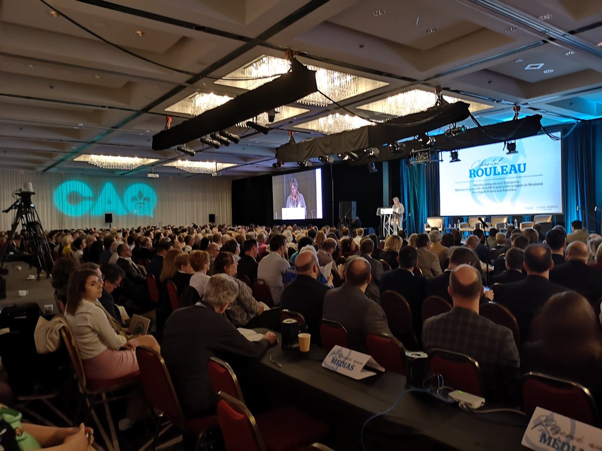 Présent au Conseil général de la #CAQ à Montréal. Salle comble et ça continue à rentrer! Ce sera tout un weekend! #CG2019 #polQc #conseilgénéral2019