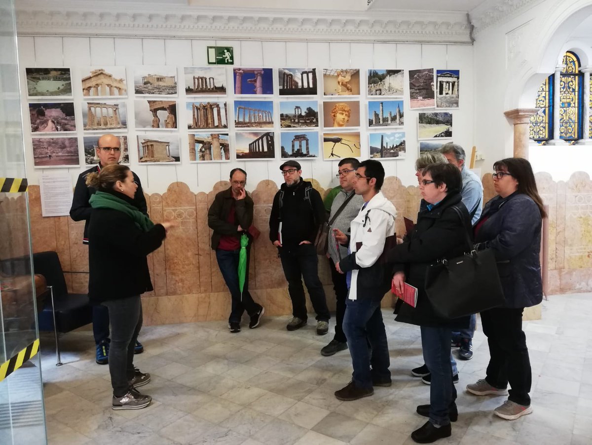 AteneuDivers's tweet photo. La comissió "Fem Nostra La Ciutat" de visita a @Casaorlandai per conéixer la seva gran tasca.
Moltes gràcies per la vostra acollida!!! #TeixitComunitari #AteneuDiversNoEsToca https://t.co/4CvBwrgh0b