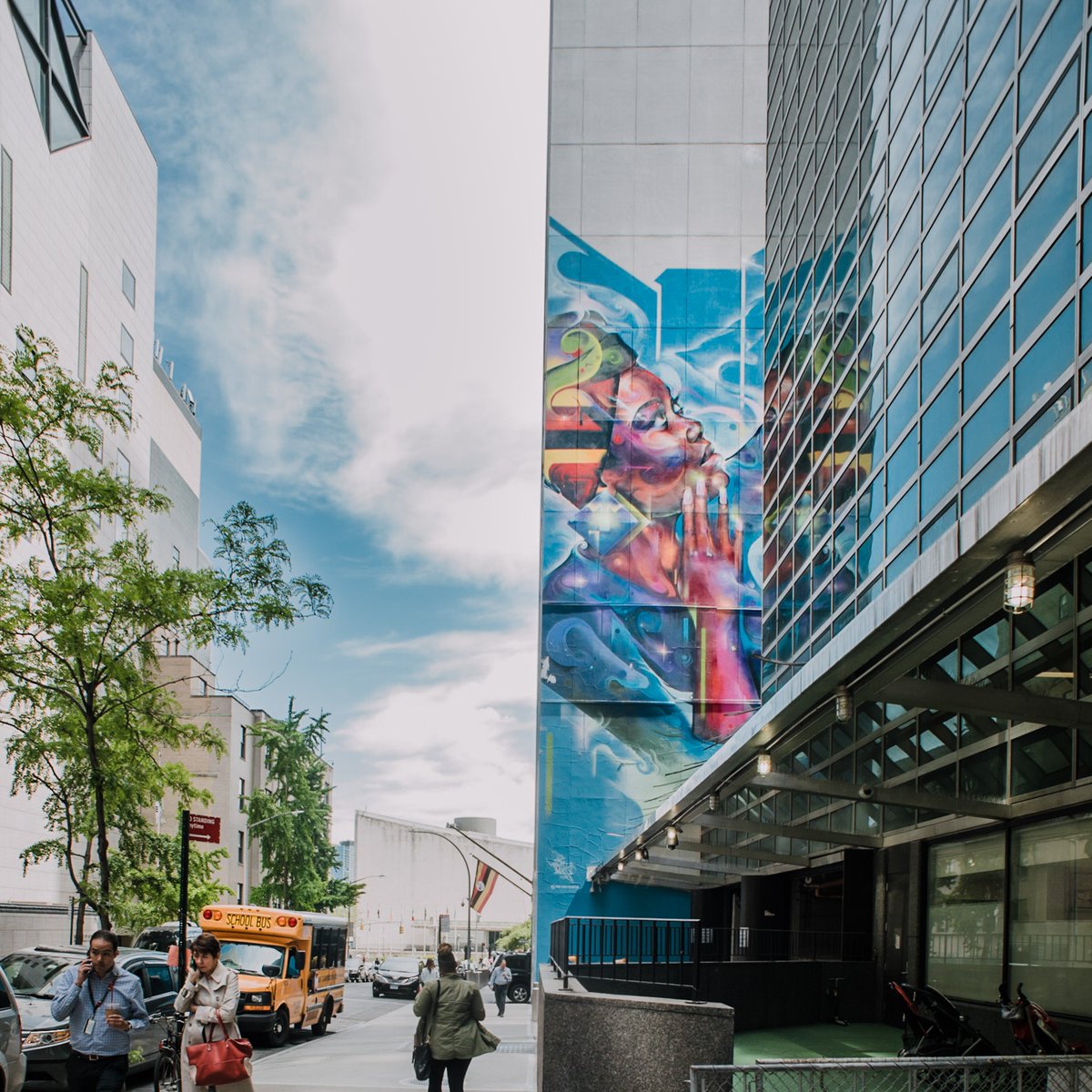 #The100dayproject - DAY 45 - #100days100nycstreet - 45th Street 💙 
More about this project and about this picture on IG 👉 instagram.com/bonnesilvie/        

#nyphotographer
#nycstreets
#ilo100 
#streetartmankind
@mrcenzgraffiti