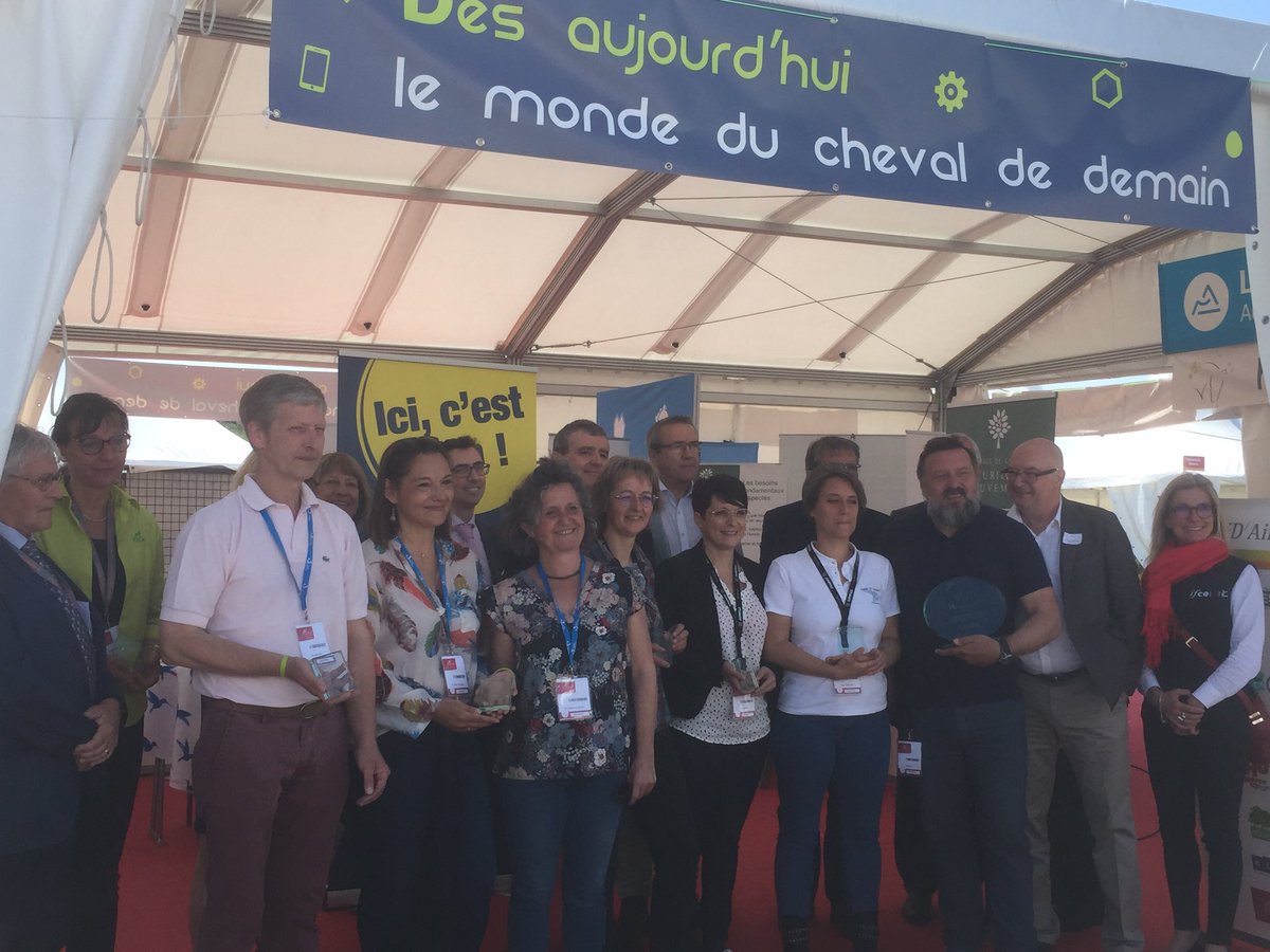 CCI_Ain's tweet photo. #HorsInnov by EQUID’Ain
Remise des trophées 🏆
Innovons avec @JumpingBourg 🐴
Félicitations à @HippnGo 👏👏lauréat avec la 1ère application de #covoiturage pour chevaux et poneys dans notre région aura
et bravo à toutes les entreprises participantes !
@journalcheval #OriginAin https://t.co/Sj4ZjkHkbf