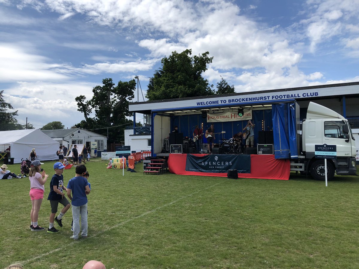 LymoTweetUp's tweet photo. Fabulous @Brock_FC #brockfest is happening now ! 😍👍 https://t.co/SB96Ulus0D