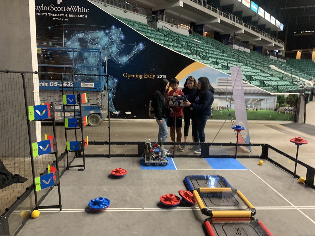 DrRamonaMorin's tweet photo. .@SachseRobotics on the practice field at the VEX State Championship 😎🤖😎🤖 @SHS_Mustangs #RunMustangsRun https://t.co/eIZ0FMTZFy