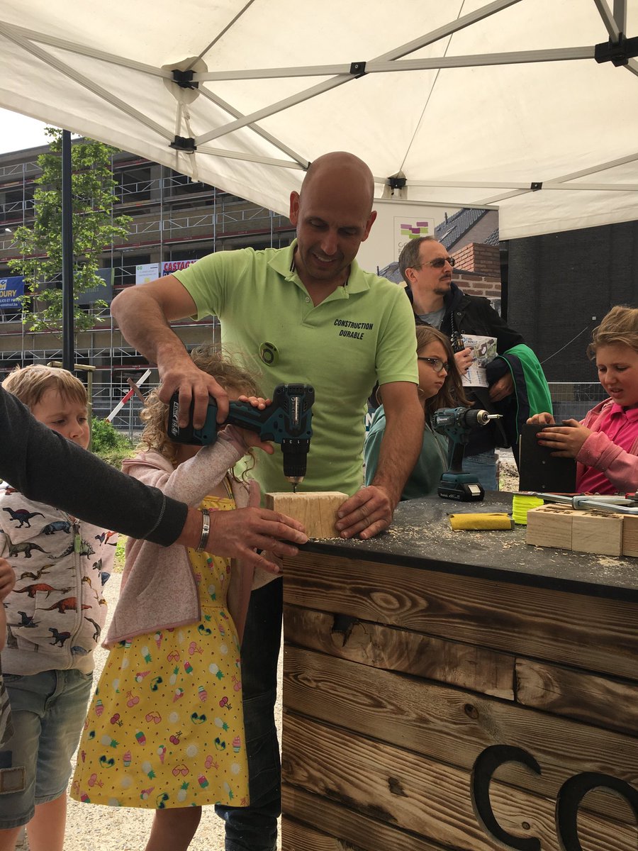 raymonde_yerna's tweet photo. Construform au Val Benoit en fête... les enfants au RV ... le plein de vocations @leforem @IFAPME @SPI_Liege https://t.co/vHX53hP4k8