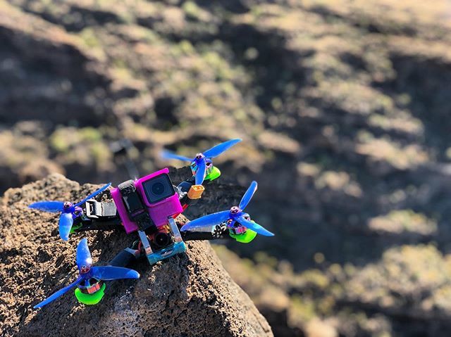 Noacopter's tweet photo. Por la cumbre... #armattanquads #dronelife #fpvtenerife #fpvtenerifeteam #tenerife #dronestagram #goprosession5 #yosegonfpv #noacopter #brotherhobbymotors #kissfcv2 #flyduino #rcpapa #hqprops #fpvdrone #Kiss32AESC #armattanchameleonti #ChameleonTi 🦎#… https://t.co/Fg1hqisEid https://t.co/H0KRiQSTGG