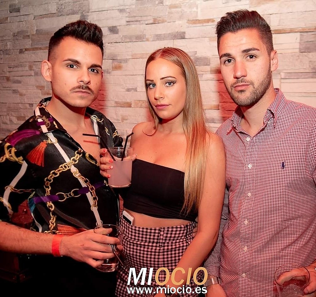Cenasparty's tweet photo. En #ListaMiOcio vivimos todos los dias con las mejores fiestas con gente joven y ganas de pasarlo bien, en la que podréis apuntaros #gratis en lista en nuestra web! 🔥¿Te lo vas a perder hoy? 😏
---
👉 https://t.co/jAUjMx5psx 🌏 ( Link en la biografía) https://t.co/10eXu9ZJDD