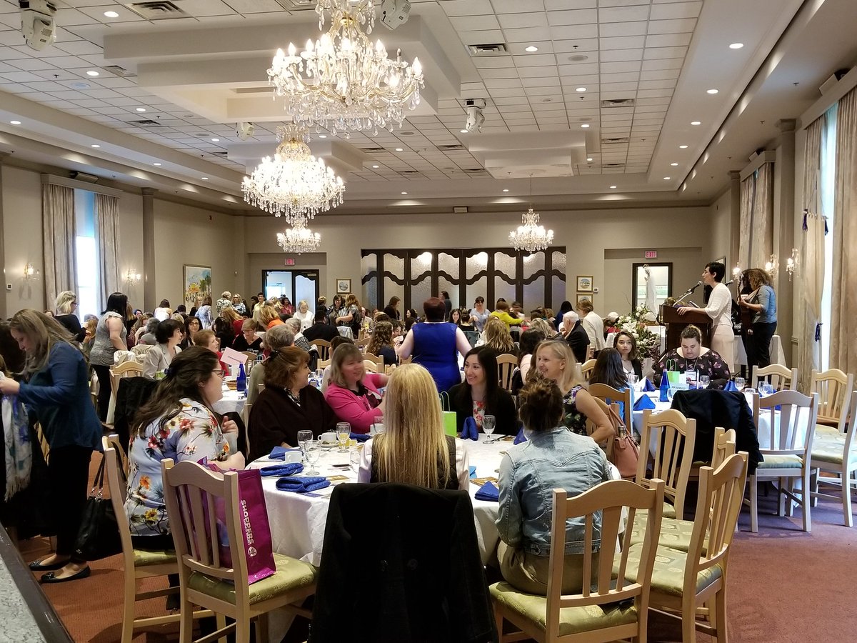 Brightening a rainy day at the 43rd Magnificat Breakfast with @susanhkt.