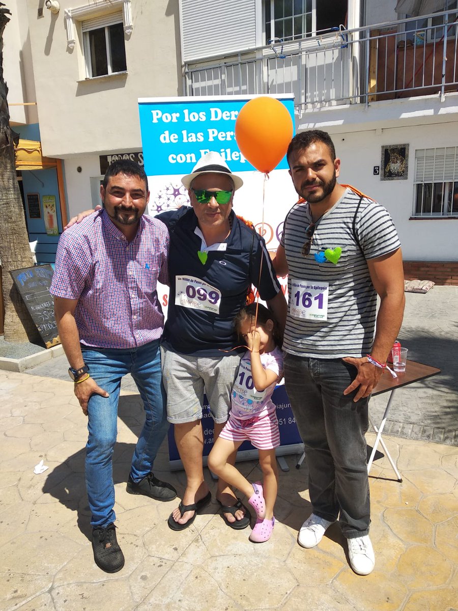 Esta mañana y a título personal, respetando la jornada de reflexión he acompañado a mis vecin@s en la caminata solidaria por la epilepsia.