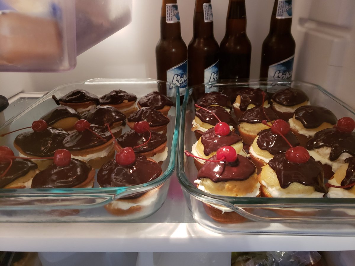 ABStormChaser's tweet photo. Ready for the birthday party. Boston cream cupcakes and beer.... #sheisfive #somuchexcitement #ourbabyisnotababyanymore #bostoncream #kokanee https://t.co/Kf6cO3WKuc