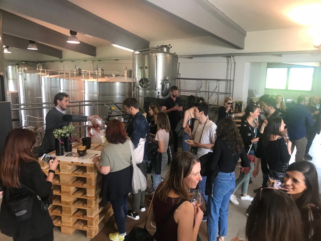 MTV_Lombardia's tweet photo. Continua la Passeggiata del Tuchi a #CantineAperte #Emotion : dopo Cobue si passeggia tra i vigneti fino a @CitariVini e poi fino al #Podere Selva Capuzza ... https://t.co/eCandpMImN