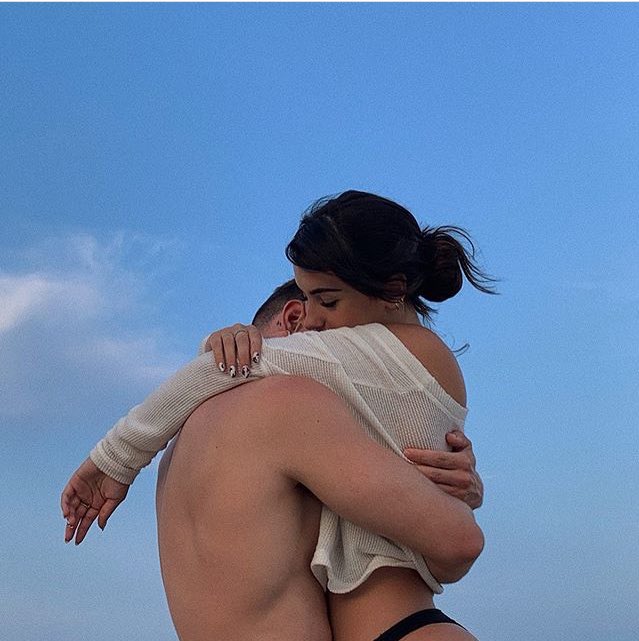 3relation tweet media