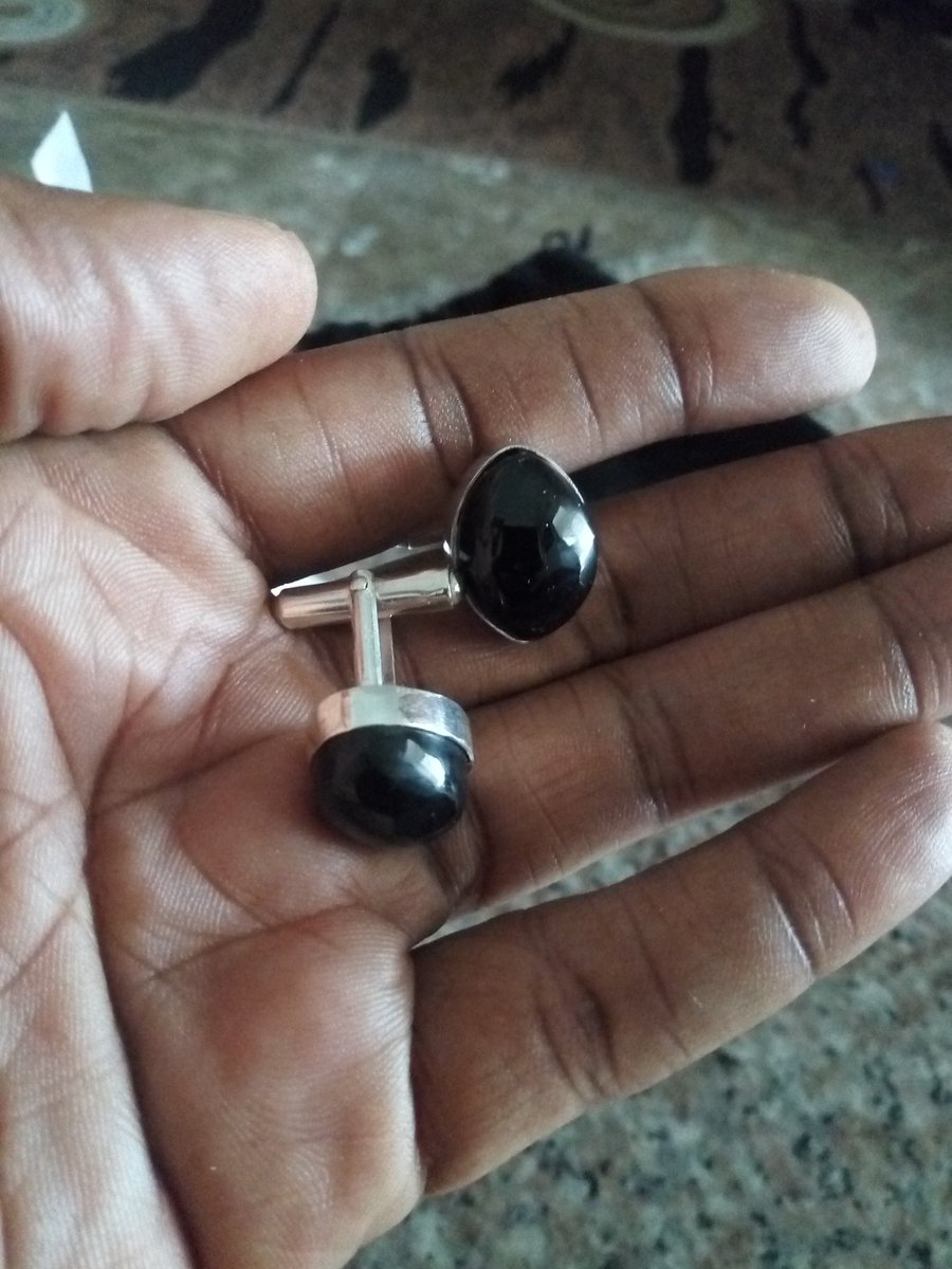 pdbraide's tweet photo. Black tourmaline and sterling silver
#wellmadeinnigeria #ediye
It's easy to imagine this as a ring or something else too.
Black tourmaline is a favourite https://t.co/fr92bGthAK