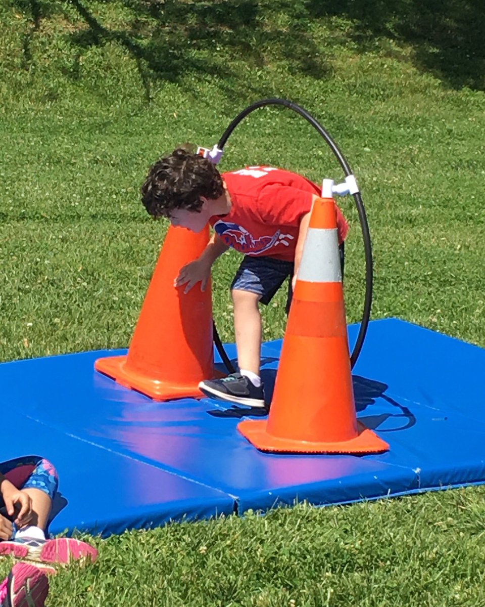 DHochkeppel's tweet photo. When @clossonphysed says you can do the big kid Ninja obstacle course👊🏼💪🏼 @hcpss_woes #preschoolstrong #bestfielddayever https://t.co/pnpGRAqAG1