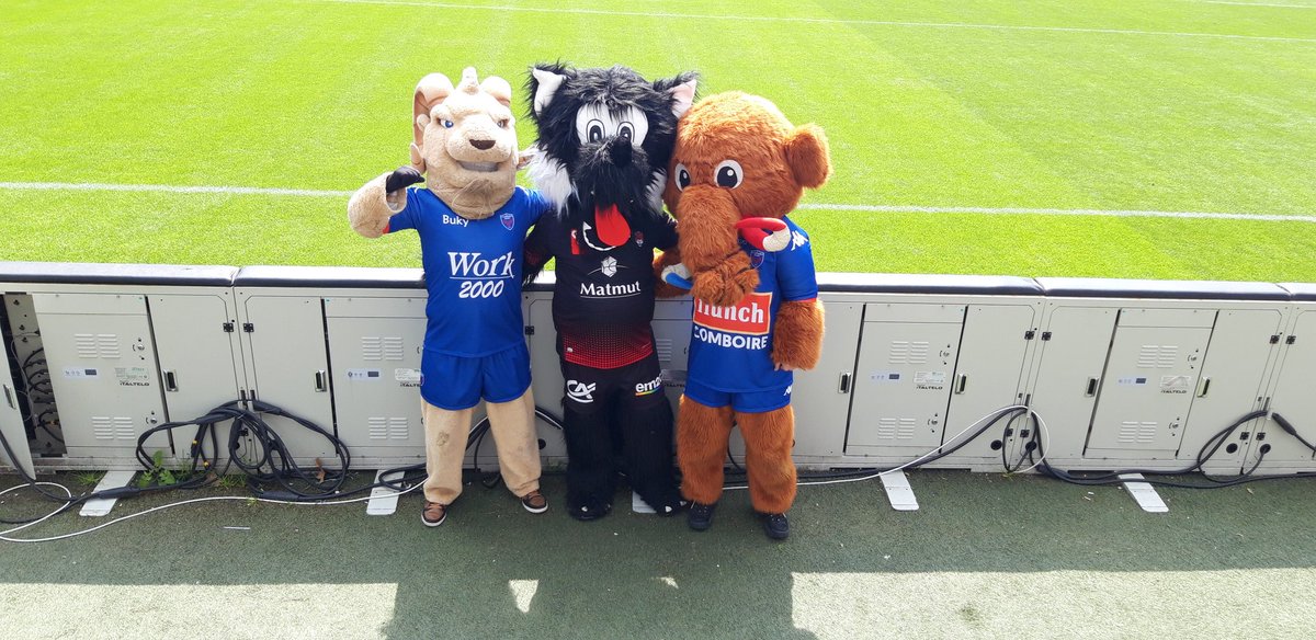 lougdunums's tweet image. #FCGLOU #FILOU et ses amis. 
Que la fête soit !
@FCGrugby 00-00 @LeLOURugby