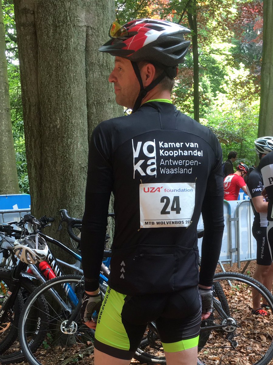 StevenHeelEven's tweet photo. Ready to rumble! #UZAfoundation  #KomOpTegenKanker Team Voktory #MTB Wolvenbos Kapellen #Voka @kvkaw https://t.co/akIRmtvI0Q