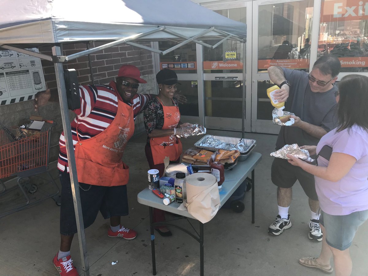 DavesTHDTweets's tweet photo. Customer appreciation, great day for a dog. 
#MA2019Spring
#D34Pride 
@HopewellNursery
@PaulDeveno
@Watlock5
@ChristineTHD @BobbittMatthew  @kattyniner @GrabChuck https://t.co/zx5nxavcTQ